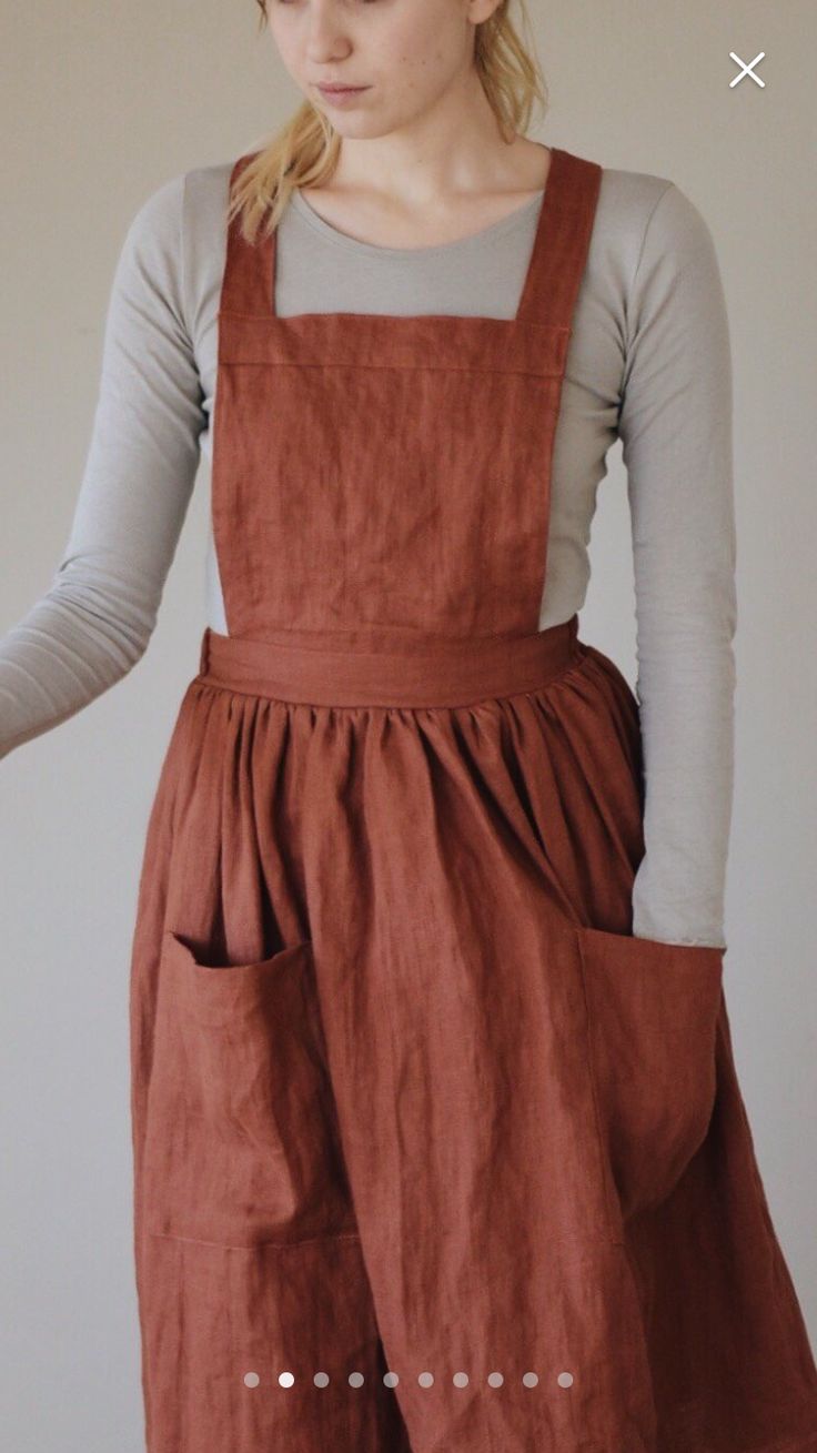 Homesteading Clothes Style, Long Apron Pattern, Vintage Farm Clothes, Old Fashioned Apron, Farmhouse Apron Pattern, Cottagecore Teacher Outfits, Cute Aprons Vintage, Cottage Apron, Cottage Core Apron