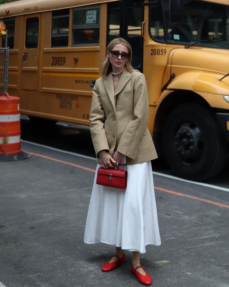 Valeria (@valerie.kei) • Instagram photos and videos Red Shoes Outfit, Kendall Style, Red Homecoming Dresses, W Korea, Christian Fashion, Effortlessly Chic Outfits, Smart Outfit, Everyday Fashion Outfits, Paris Outfits