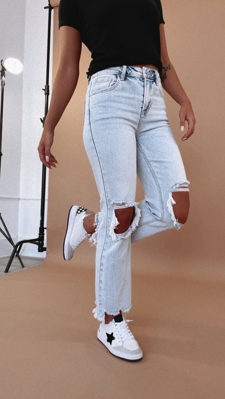 Jeans With Sequin Top Outfit, Simple Mom Jeans, Trendy Cute Jeans, Body Suit Outfits Fall Casual, Graphic Tees With Jeans, Cropped Distressed Jeans, Saturday Outfit Casual Weekend Wear 2024, Friday Night Casual Outfit, Jean Inspo Outfit