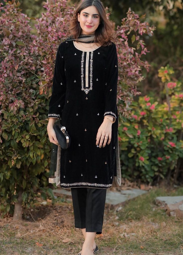 Sidra Mumtaz Embroidered Velvet Stitched 2 Piece Suit SM20PB 02 Black Rose Black Shalwar Kameez For Women, Velvet Kurtis Design, Designing Dress, Velvet Pakistani Dress, Kurti Pants, Velvet Suit Design, Luxury Pret, Velvet Dress Designs, Designer Party Dresses