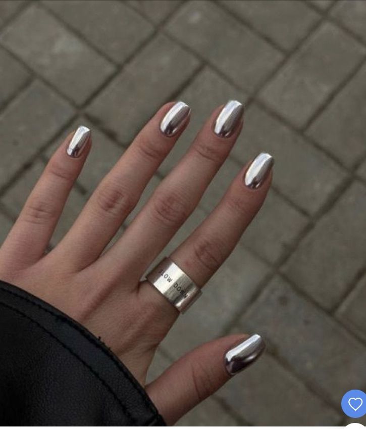 Nagellack Trends, Chrome Nails Designs, Pretty Gel Nails, Mob Wife, Metallic Nails, Popular Nails, Hot Nails, Silver Nails, Minimalist Nails