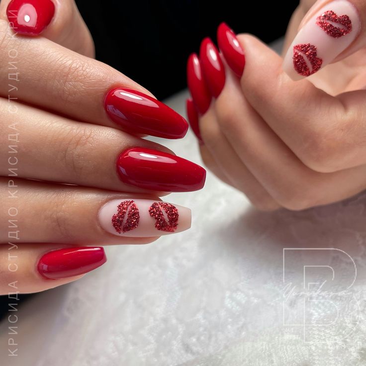 Kiss Day Nail Art, Red Nails With Kisses, Kiss Lips Nails, Red Kiss Nails, Lip Nail Designs Kiss, Kiss Mark Nails, Kiss Nails Designs, Hot Red Nails Design, Jel Nails