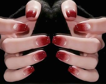 Red With Silver Glitter Nails, Red Nails New Year, Red Nails Cat Eye, Nail Art Maroon Simple, Red Nails Ombre, Red Cat Eye Nails Design, Nails Red Ombre, Glittery Red Nails, Glitter Nails Red