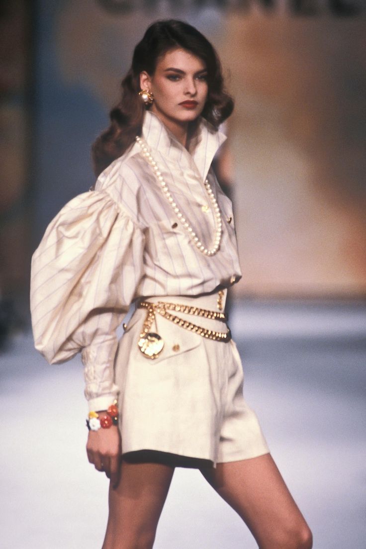 Chanel Fashion Show 2019, Fashion 80s Women, 80s Women, 90s Runway Fashion, Chanel Runway, Mode Chanel, Original Supermodels, Dress Chanel, Fashion 80s