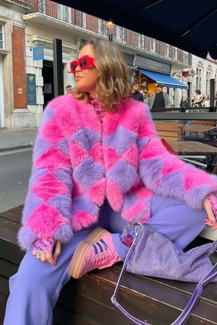 Colorful Clothing Style, Pink Fur Coat Outfit, Maximalist Outfits, Mode Harajuku, Bold Outfits, Vibrant Outfits, Colorful Outfits, Dopamine Dressing, Bright Fashion