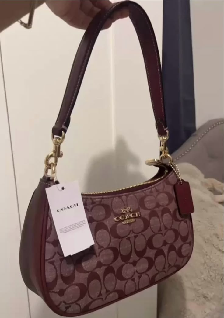 Coach Handbags Aesthetic, Coach Tote Bag Aesthetic, Cherry Bag Outfit, Red Coach Purse, Aesthetic Purses And Bags, Essential Purses, Coach Cherry Bag, Coach Purse Aesthetic, Coach Bags Aesthetic