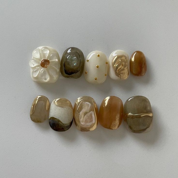 Simple Earth Tone Nails, Cool Tone Nail Designs, Japanese Short Nail Design, Fall Nails Japanese, Cute Japanese Nail Art, Japanese Short Nail Art, Earth Tone Nail Ideas, Japanese Hard Gel Nails, Japanese Nails Designs