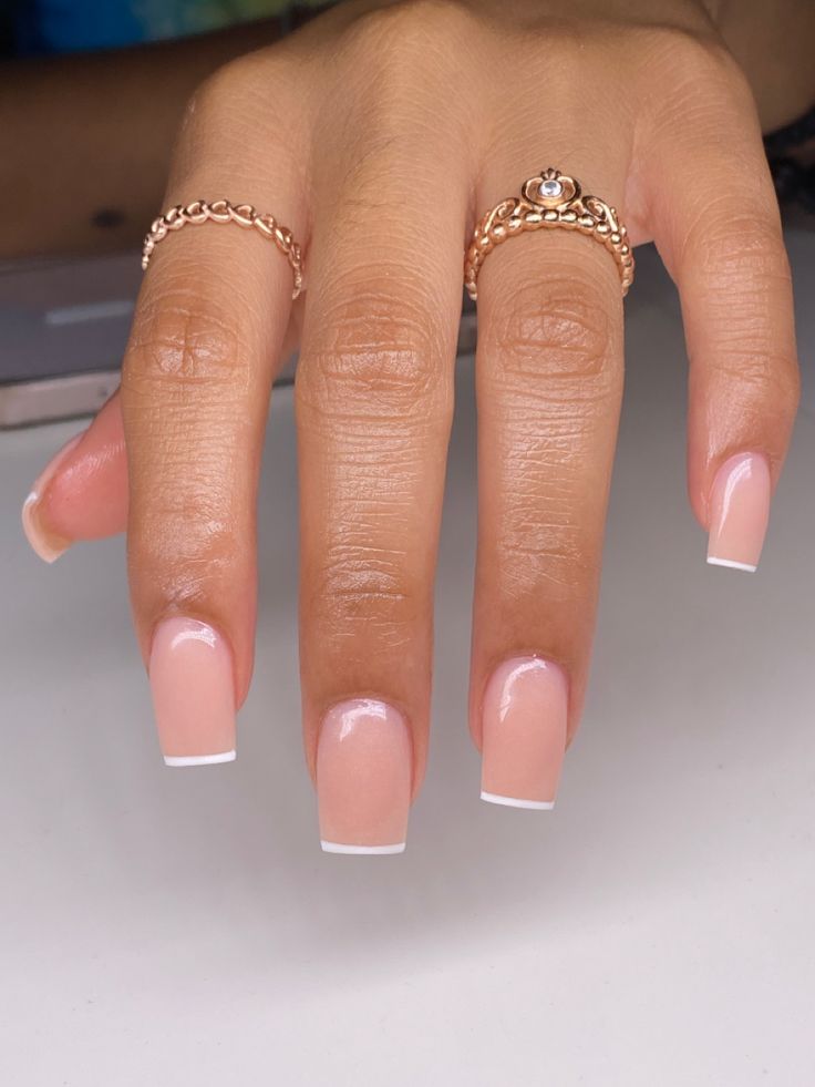 Classy Clear Acrylic Nails, Cute Short Nurse Nails, Short Square Nails White Tip, Box Short Nails, Squat Short Nails, Simple White Nails Short Square, Pink Nails With One White Nail, Shirt Basic Nails, Short Square Acrylic Nails French Tips Ombre