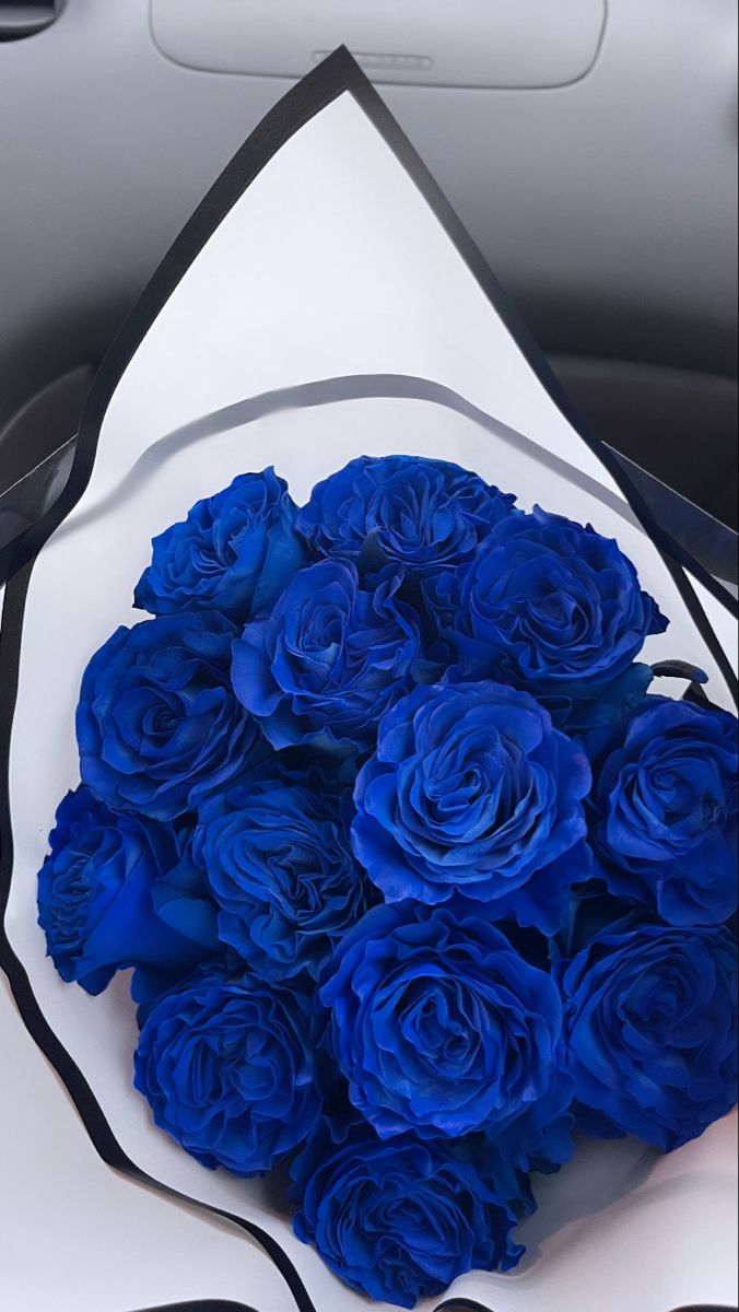 Flowers 
Blue
Aesthetic 
Rose Pretty Flowers Pictures, Blue Roses Wallpaper, Luxury Flower Bouquets, Flower Gift Ideas, Flowers Bouquet Gift, Glitter Roses, Flower Therapy, Beautiful Bouquet Of Flowers, Luxury Flowers