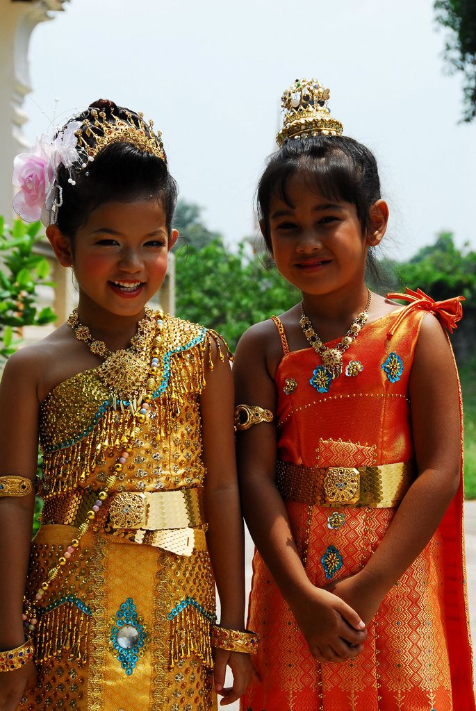 Two happy Thai children in traditional costume | by Rakpasa School Thailand Traditional, Kind Photo, Costumes Around The World, Thai Girl, Costume Fashion, We Are The World, Ansel Adams, Traditional Costume, Folk Costume