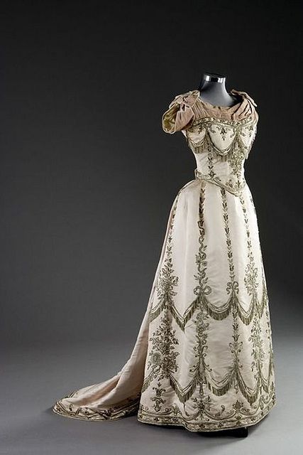 1888, house of worth gorgeous detail.  Why can't clothing lines do this type of amazing details? Charles Frederick Worth, Historical Gowns, House Of Worth, Antique Dresses, 1880s Fashion, Kaiser Wilhelm, 1800s Fashion, 19th Century Fashion, History Fashion