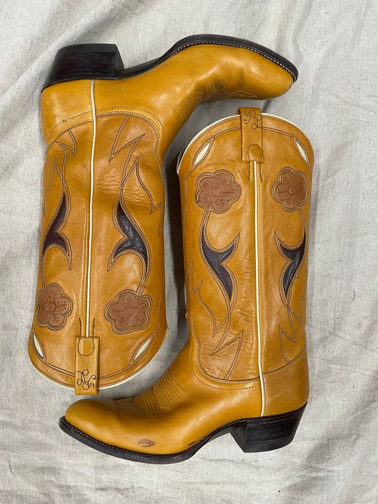 Vintage Ralph Lauren cowboy boots very rare size 8-9 Cool Cowgirl Boots, Cowboy Boot Design, Medieval Cowboy, Yellow Cowboy Boots, Ralph Lauren Cowboy, Cowgirl Things, Cowboy Boots Vintage, Cute Cowgirl Boots, Vintage Cowboy Boots