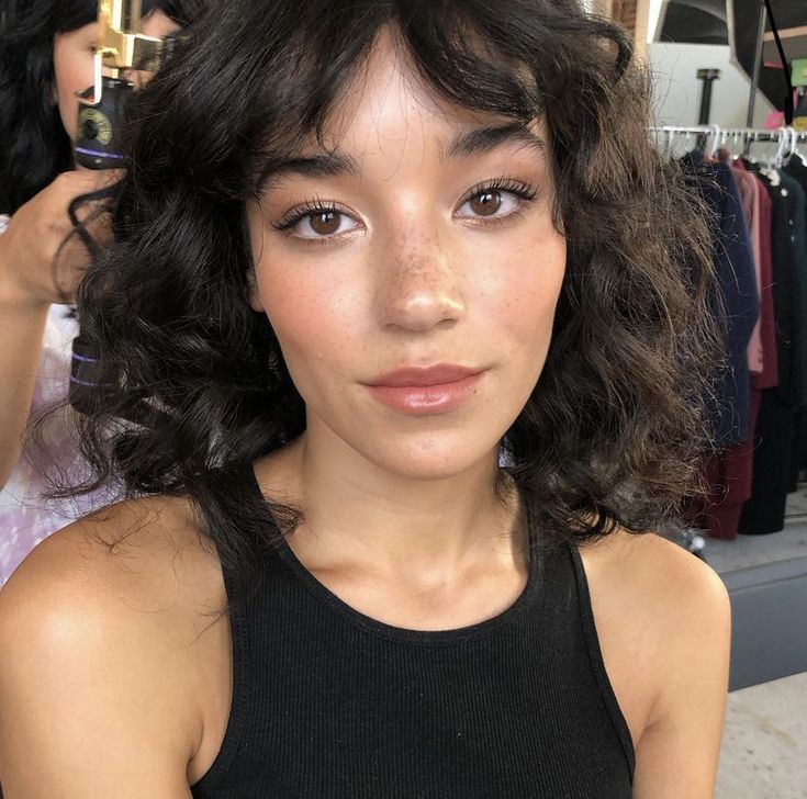 Tashi Rodriguez, Natural Makeup For Brown Eyes, Freckle Face, Relaxed Hair, Curly Girl, Woman Crush, Makeup For Brown Eyes, Pretty Woman, Natural Makeup