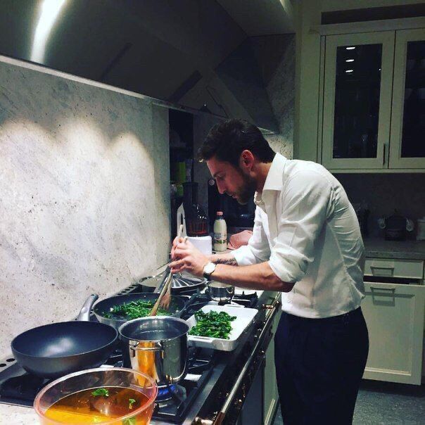 Claudio Marchisio, Trophy Husband, Man Cooking, Valerian, Future Life, Dream Guy, Poses For Men, Couple Aesthetic, Hopeless Romantic