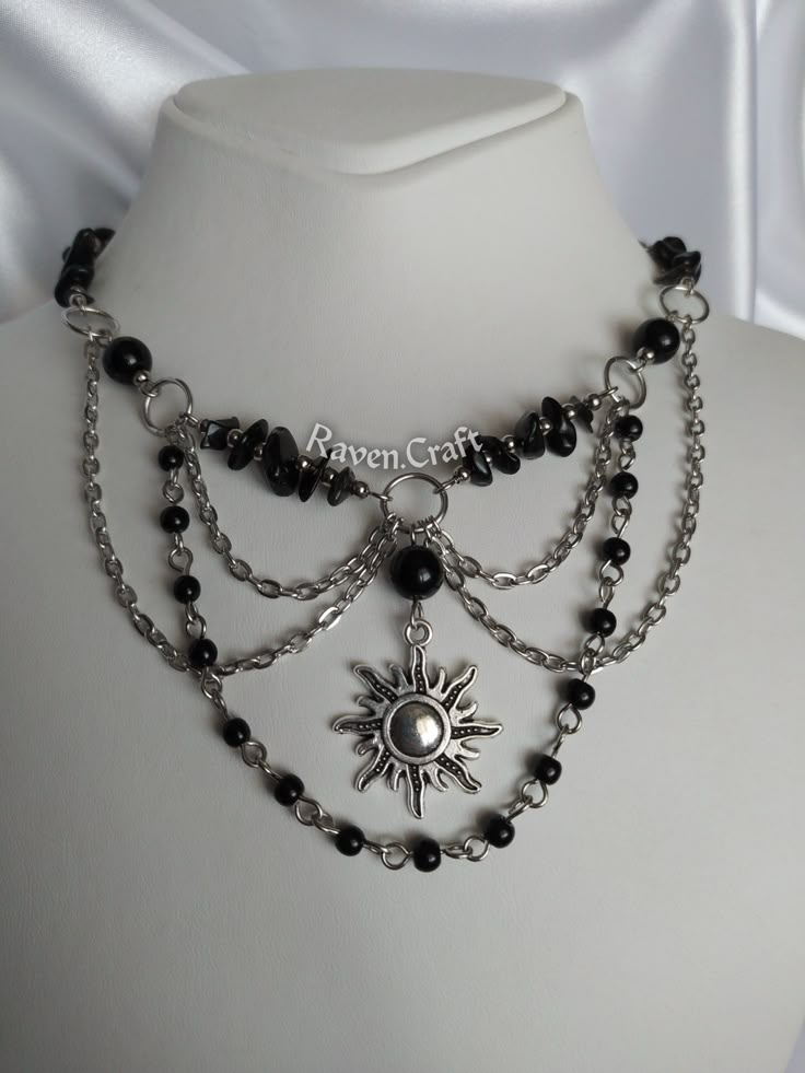 Choker Ideas Beaded, Dark Fairy Jewelry, Gothic Handmade Jewelry, Grunge Accessories Diy, Grunge Jewelry Aesthetic, Fairy Grunge Jewelry, Goth Items, Goth Diy, Gothic Jewelry Diy