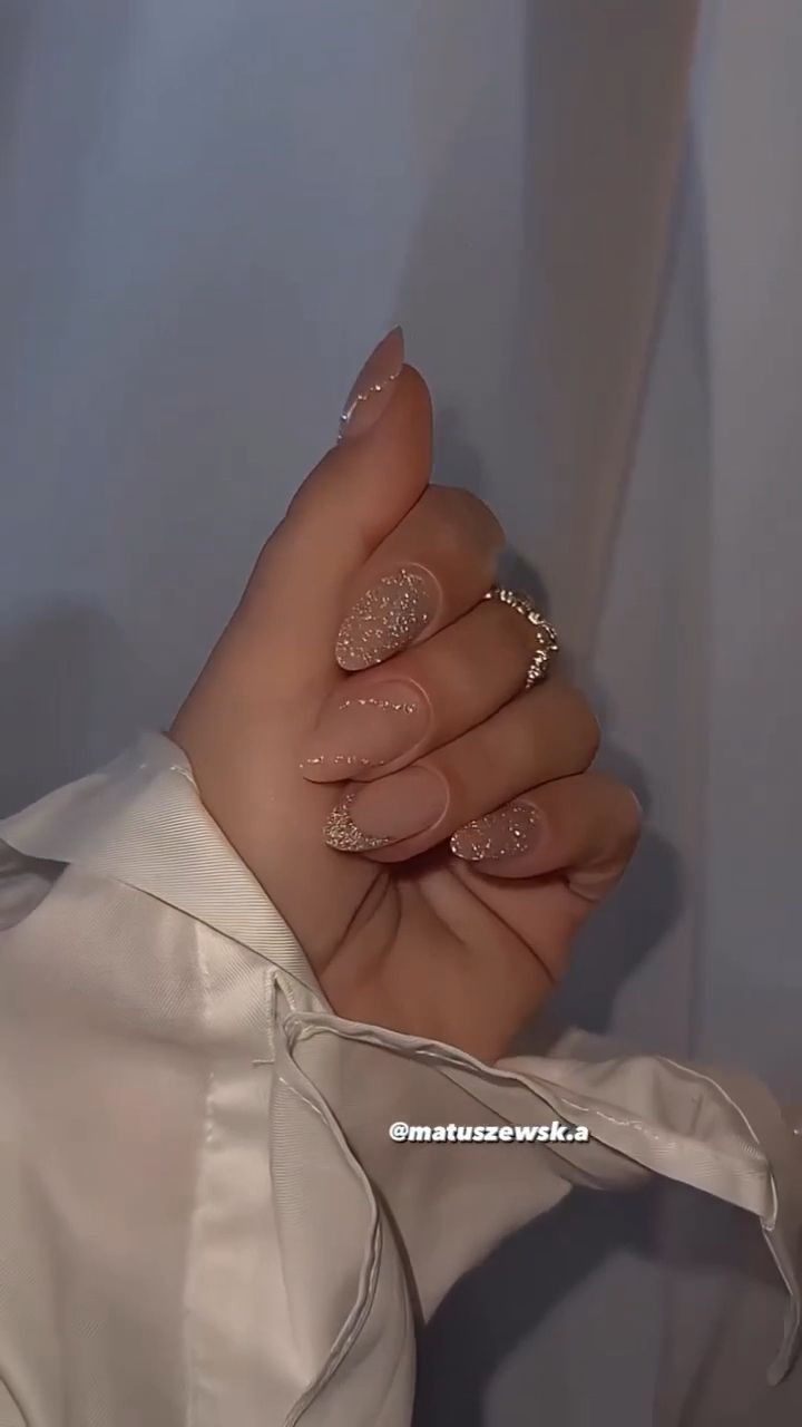 Classy Gel Nails, Glamorous Birthday, Unghie Sfumate, Elegant Nail, Classy Nail Designs, Simple Gel Nails, Classy Acrylic Nails, Sparkly Nails, Neutral Nails