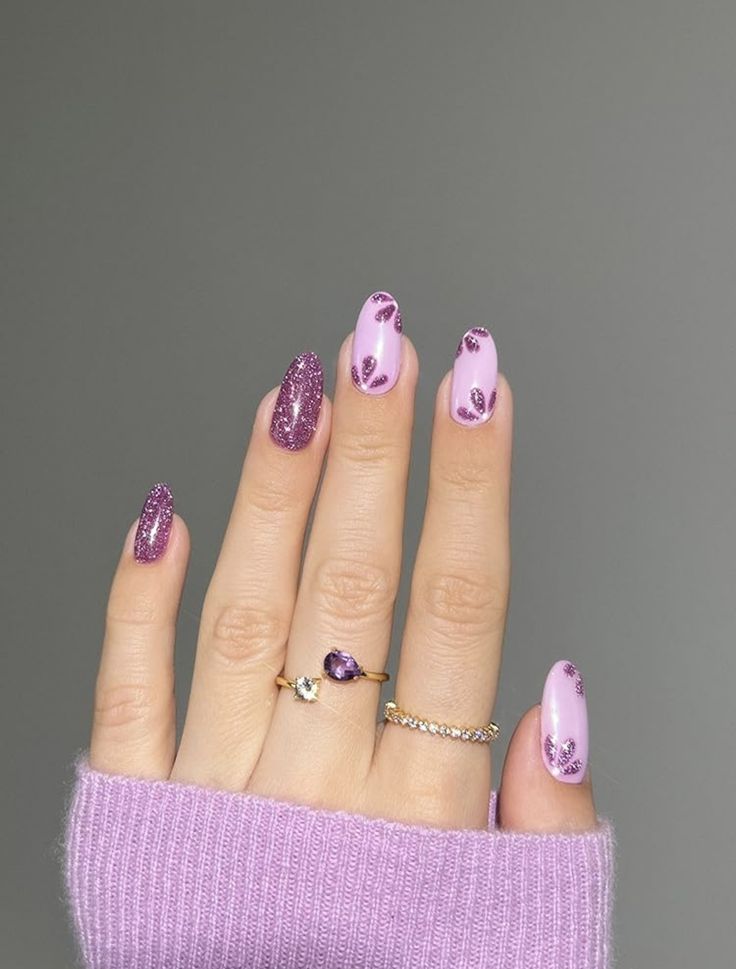 Lilac Nails Design, Purple And Pink Nails, Lilac Nails, Red Polish, Lavender Nails, Flower Nail Designs, Blush Nails, Red Prom, Short Acrylic Nails Designs