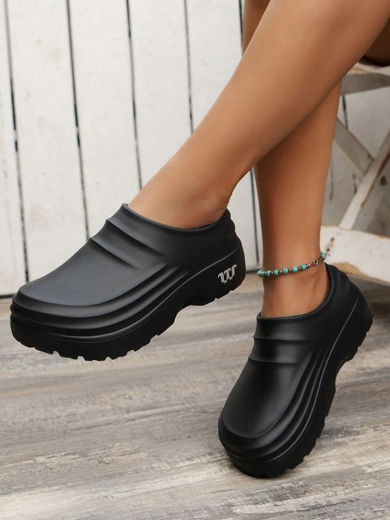 Black  Collar   Plain  Embellished   Women Shoes Solid Color Kitchen, Shoes Hospital, Kitchen Shoes, Color Kitchen, Comfort Shoes Women, Black Plain, Closed Toe Shoes, Shoes Comfortable, Womens Clogs