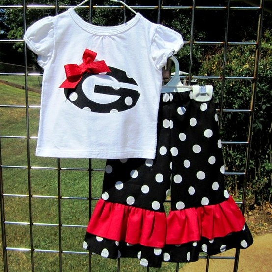 UGA little girl outfit Bulldog Outfits, Paisley Clothes, Princess Ideas, Baby Bulldog, Georgia Girls, Applique Ideas, Toddler Style, Bulldogs Football, Mckenna Grace