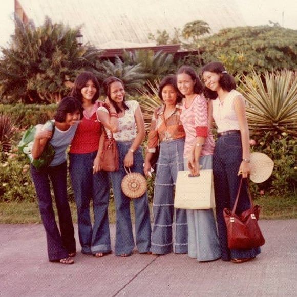 🌼1960s and 1970s🌼 on Instagram: “That '70s crew 🔥 Taken in the Philippines #bellbottoms #pinoy #vintagephilippines #70sstyle” Philippines Outfit, Filipino Hair, Philippines Fashion, Filipino Fashion, 1970 Dress, Filipino Style, Philippines Culture, Filipino Culture, 70s Outfits