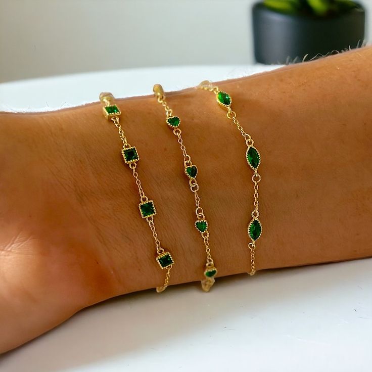 14k Gold Emerald Bracelet Dainty Green Gemstone Bracelet Classy Gold Chain Bracelet Green Heart Bracelet - Etsy Gold Emerald Bracelet, Gold And Green Bracelet, Formal Jewelry Gold, Light Green Jewelry, Emerald Bracelet Gold, Classy Bracelets, Green Gold Jewelry, Emerald Green Jewelry, Green Gemstone Bracelet