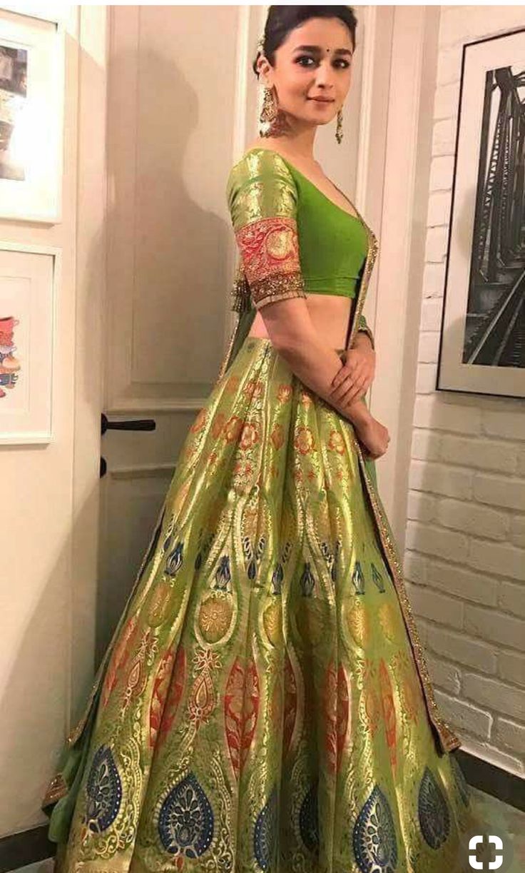 Gold Lehenga, Indian Outfits Lehenga, Lehnga Dress, Bollywood Lehenga, Lehenga Blouse Designs, Salwar Designs, Bollywood Outfits, Half Saree Designs, Indian Gowns Dresses