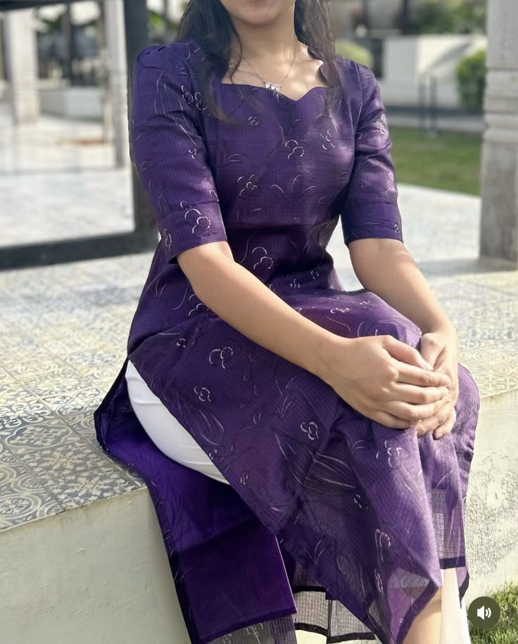 Straight Kurti Neck Designs Latest, Jimmichuu Saree Blouse Design, Straight Kurti Neck Designs, Kurthis Models Latest Cotton, Chudidhar Back Neck Designs, Latest Model Kurti Designs, Aesthetic Churidar, Churidhar Designs Latest, Kurti Back Designs Latest