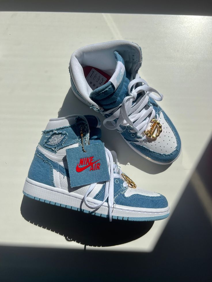 Jordan 1 Denim, Clean White Leather Shoes, Nike Jordans Women, New Jordans, Nike Shoes Women Fashion, Air Jordan Retro 1, Pink Nike Shoes, White Leather Shoes, All Nike Shoes