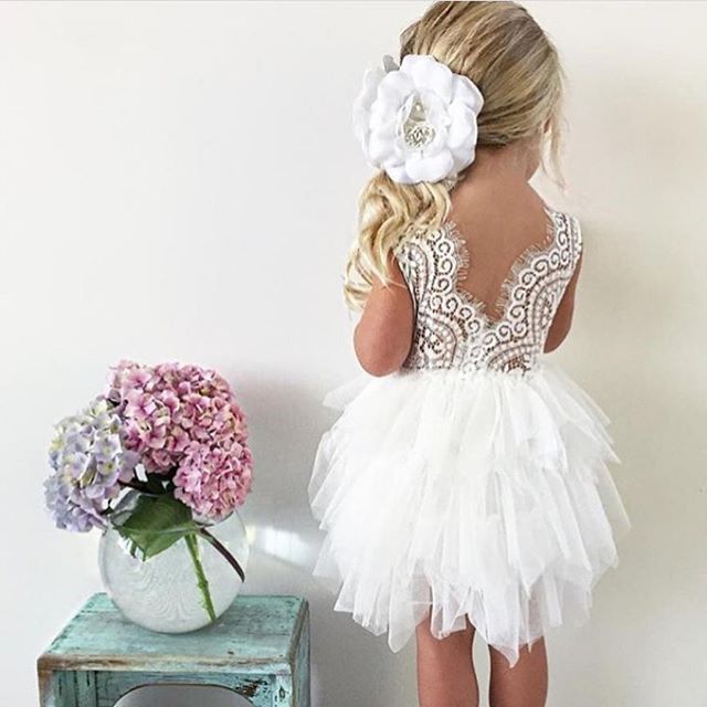 If I was having a flower girl this would definitely be her dress Sleeveless Flower Girl Dresses, Girls Tulle Dress, Tutu Dresses, 파티 드레스, Tulle Flower Girl, Tulle Flowers, Cake Smash Outfit, Flower Girl Dresses Tulle, Dresses Elegant