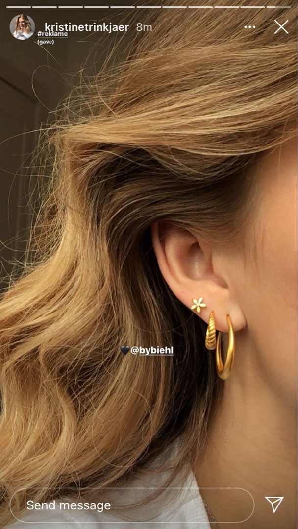 not mine! 3 Piercing Ideas, Simple Piercings Ear Classy, Old Money Ear Piercings, Three Ear Piercings Gold, Double Piercing Inspiration, Earring Stacks Gold Aesthetic, Earring Inspo Doubles, How To Style 3 Ear Piercings, Ear Piercings Gold Simple