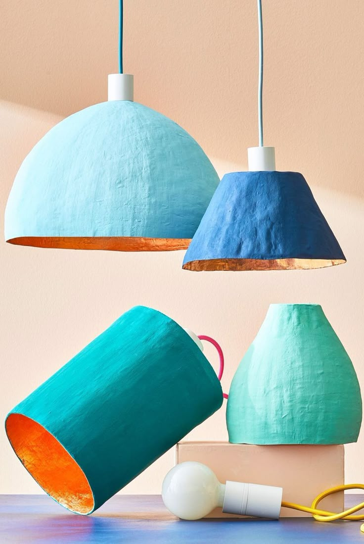 Don't toss those cereal boxes. Upcycle them into one-of-a-kind pendant lights. Luminaria Diy, Diy Luminaire, Diy Pendant Light, Diy Lampe, Diy Shades, Up Balloons, Deco Luminaire, Plastic Table Covers, Diy Lamp Shade