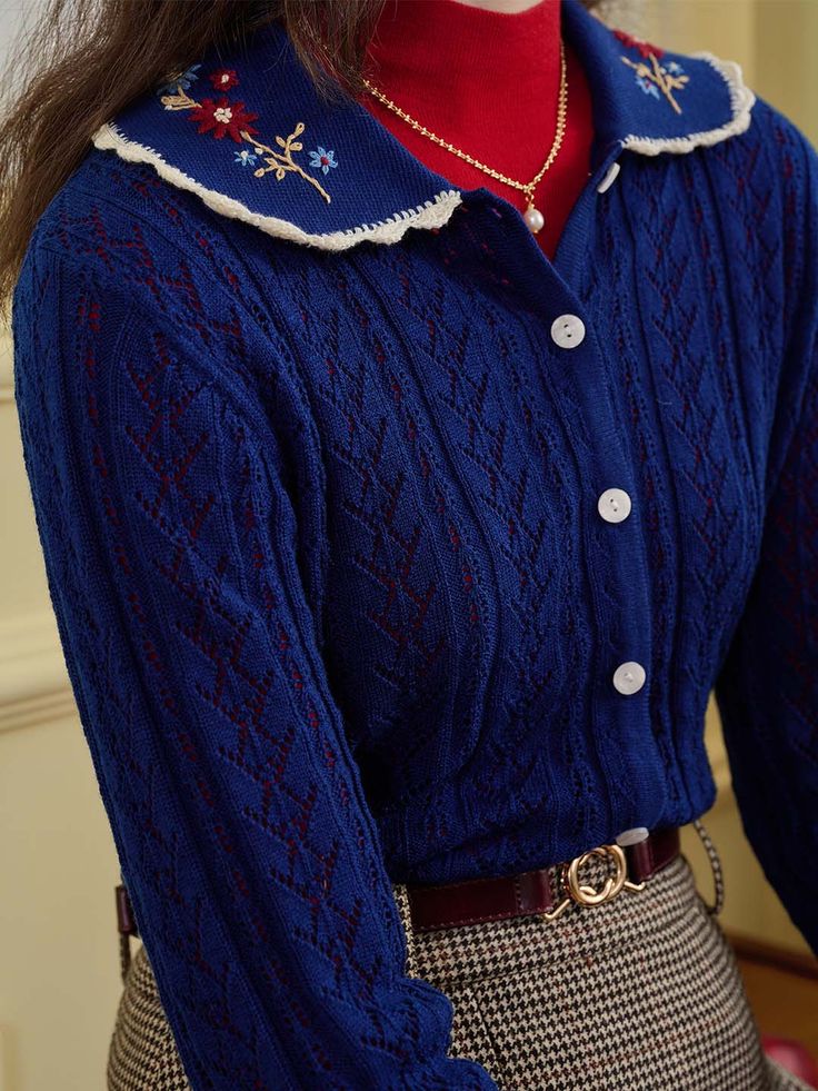 Shay Peter Pan Collar Embroidered Contrast Cutout Cardigan – Simple Retro Sweater With Peter Pan Collar, V Neck Button Up Sweater, Different Ways To Style A Cardigan, Classic Romantic Outfits, Blue Outfits Casual, 1950 Sweater, Colorful Retro Outfits, Simple Classic Outfits, Cute Outfits Vintage