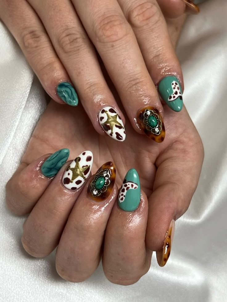 Cute cowgirl nails Cowpoke Nails, Nails Western, Cowgirl Nails Designs, Cowgirl Nails, Western Fall Nails, Cowboy Nails, Western Nails, Boho Nails, Western Boho