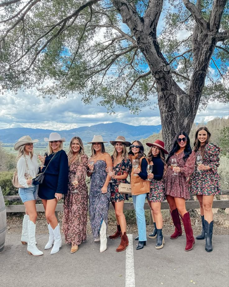 Winery Outfit Summer Dresses, Winery Outfits Fall, Country Outfits Fall, Outfit With Cowgirl Boots, Winery Outfit Ideas, Summer Wineries Outfit, Wine Country Outfit, Napa Outfit, Summer Western Outfits