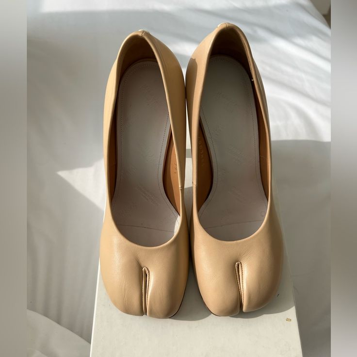 Maison Martin Margiela Tabi Pumps Never Worn Item Arrived With Box And Tags These Shoes Run Half A Size Small Tabi Heels, Tabi Pumps, Maison Martin Margiela Shoes, Polka Dot Heels, Ballerina Heels, Margiela Replica, Maison Margiela Tabi, Margiela Tabi, Black Patent Leather Pumps