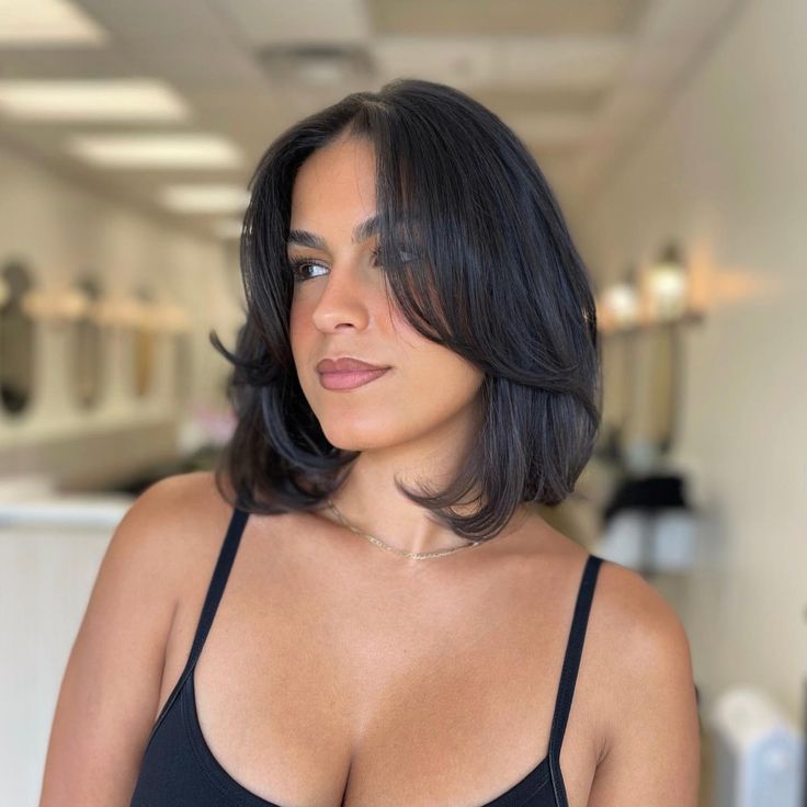 Bob Haircut For Round Face, Haircuts For Medium Length Hair, Fine Straight Hair, Layered Bob Haircuts, Long Face Hairstyles, Round Face Haircuts, Haircuts For Medium Hair, Layered Bob, Long Faces