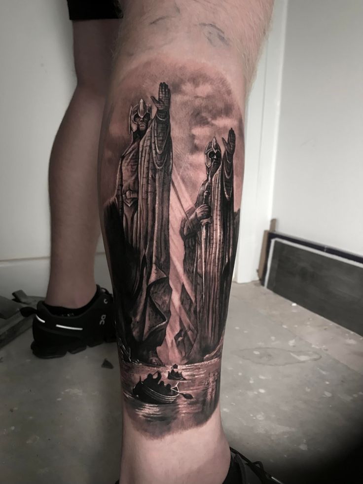 a man's leg with an image of the statue of liberty in black and grey