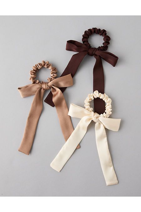 3-pack/Wear it in a bun or high ponytail (or however you want, obvs)/Make a statement & wear it on your wrist/Bow detail Scrunchie Designs, Homemade Hair Bows, Bun Scrunchie, Cute Scrunchies, Bow Scrunchie, Homemade Bows, Bow Coquette, High Ponytail, Sewing Class