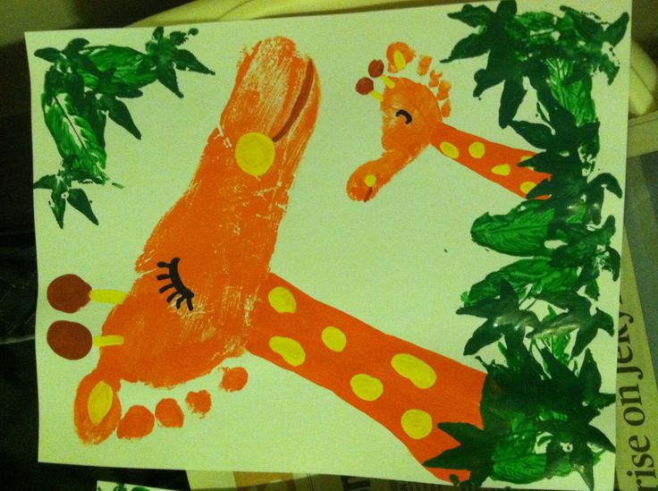 a child's drawing of a giraffe with leaves on it