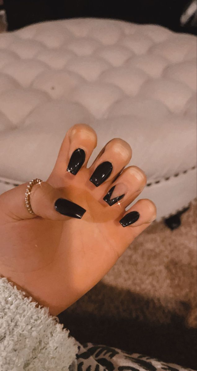 Black Gel X Nails Coffin, Black Design Coffin Acrylic Nails, Black Nail Designs Short Oval, Cute Black Nails Square, Small Black Acrylic Nails, Black Nails Ideas Coffin Short, Pink And Black French Tip Nails Coffin, Acrylic Nail Designs Coffin Short Black, Black Nails Acrylic Short Coffin