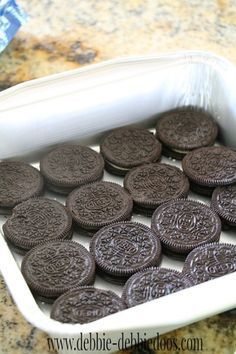 there are many oreo cookies in the pan