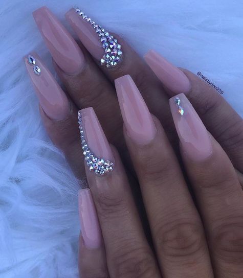 Nail Design With Jewels Rhinestones, Summer Nails Diamonds, Rhinestone Ideas For Nails, Gem Ideas For Nails, Acrylic Nails W Gems, Nails Gems Designs, Nails Inspiration With Gems, Nails W Diamonds, Birthday Nails With Rhinestones