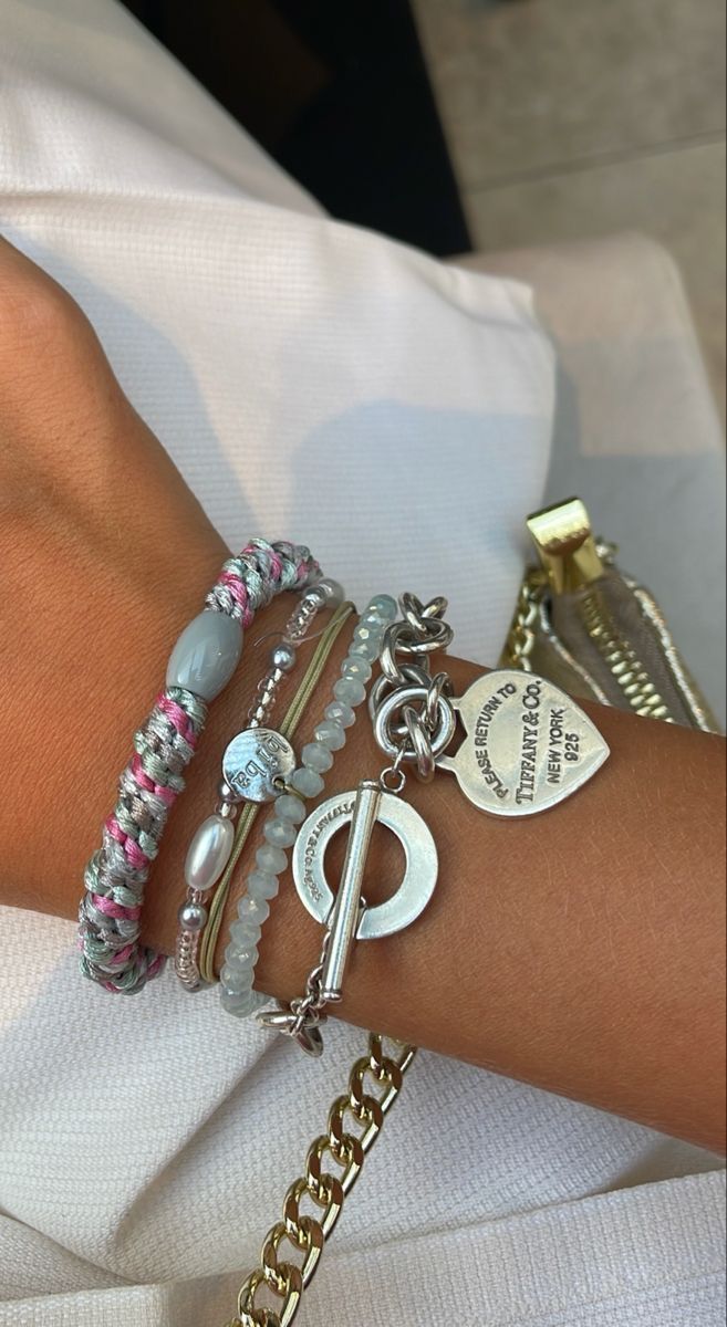 Bracelets Charm, Tiffany Bracelets, Stackable Bangles, Wrist Jewelry, Jewelry Accessories Ideas, Dope Jewelry, Summer Bracelets, Classy Jewelry, Jewelry Essentials