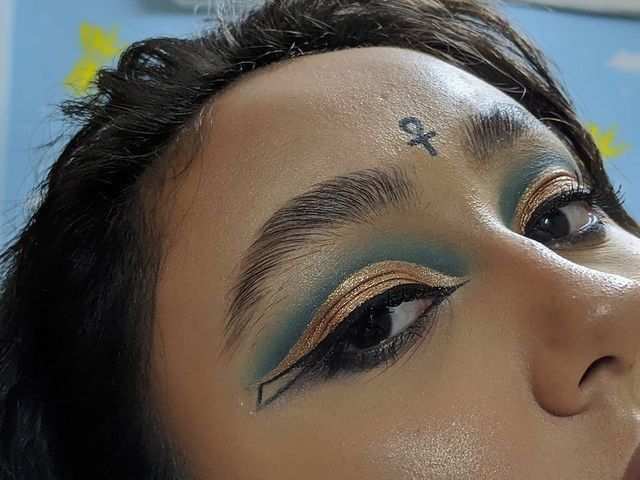 Egyptian eyeshadow egyptian eyeliner egyptian makeup Halloween ancient Egyptian costume Halloween Ancient Egyptian Eyeliner, Egypt Makeup Eye, Eygptain Makeup, Egyptian Eyeshadow, Egyptian Inspired Makeup, Anubis Makeup, Egyptian Makeup Goddesses, Ancient Egypt Makeup, Wanda Outfit