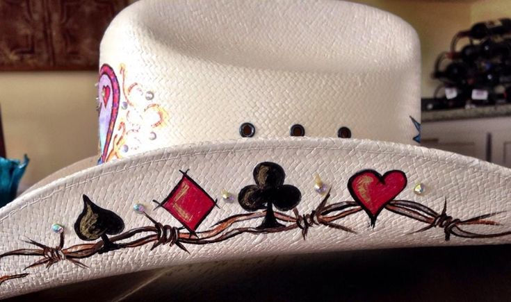 Hand painted hat Hand Painted Straw Hats, Cowboy Hat Painting Ideas, Painted Straw Hats, Cowboy Hat Painting, Hat Painting, Painted Hats, Country Diy, Hat Ideas, Straw Hats