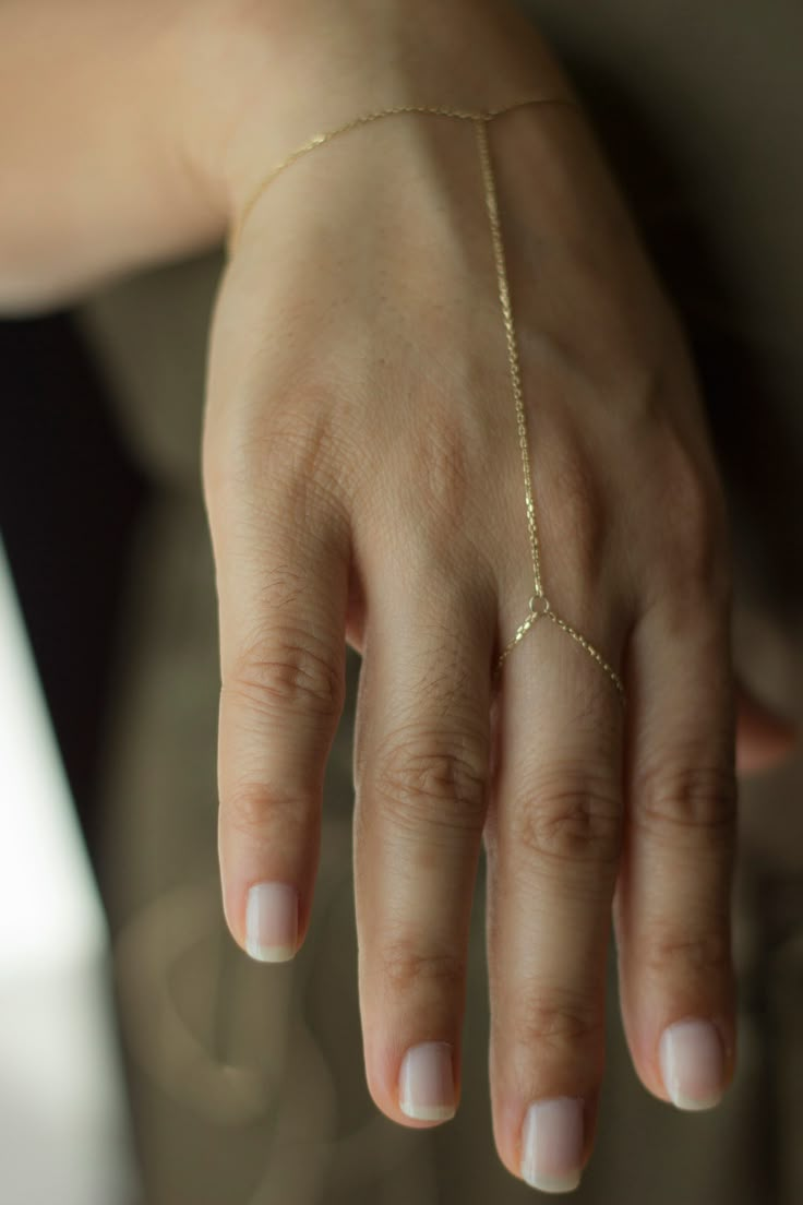 14K Gold Hand Chain / Minimalist Hand Bracelet/Shahmaran 14K Gold Sahmeran Bracelet Hand Bracelet include 1 cm extension ring Weight:~1,10-1,15  gr Made by 14K - 585  solid gold chain.  It's not plated or vermeil gold Free Fedex express shipping in 2-7 business days. Please measure your wrist dimension as instructed at 2th photo. Don't put extra measure on exact wrist circumference size. We find the required size by making the necessary addition on your wrist circumference measurement. so don't Gold Hand Chain, Finger Bracelets, Hand Chain Bracelet, Pretty Jewelry Necklaces, Ring Bracelet Chain, Hand Bracelet, Solid Gold Chains, Gold Hand, Jewelry Lookbook