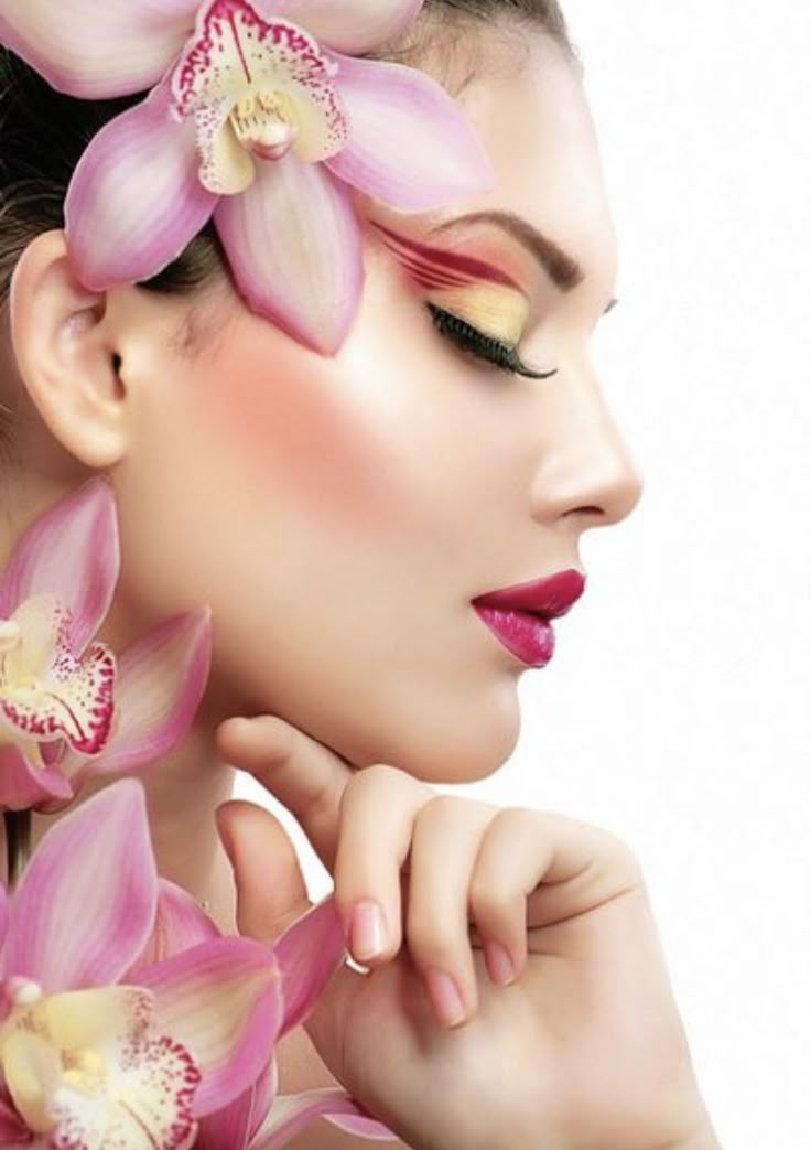 Salon Wallpaper, Beauty Salon Posters, Beauty Parlour, Flowers In Her Hair, Eyelash Extentions, Women Health, Silk Lashes, Hair And Beauty Salon, Beauty Parlor