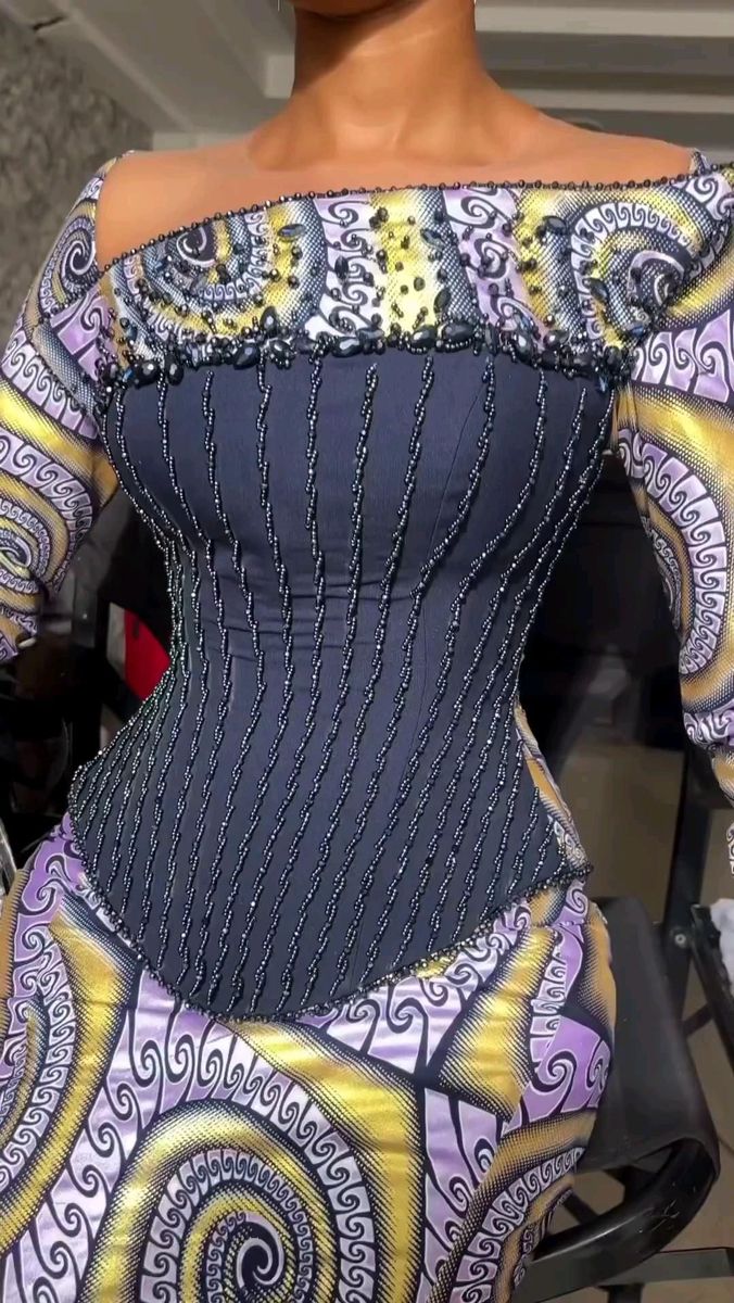 Beaded Ankara Tops, Corset Top And Skirt Outfit, Beaded Corset Top, Eid Clothes, Ankara Skirt And Blouse Styles, Wedding Guess, Ankara Dress Designs, Damask Dress, Nigerian Dress