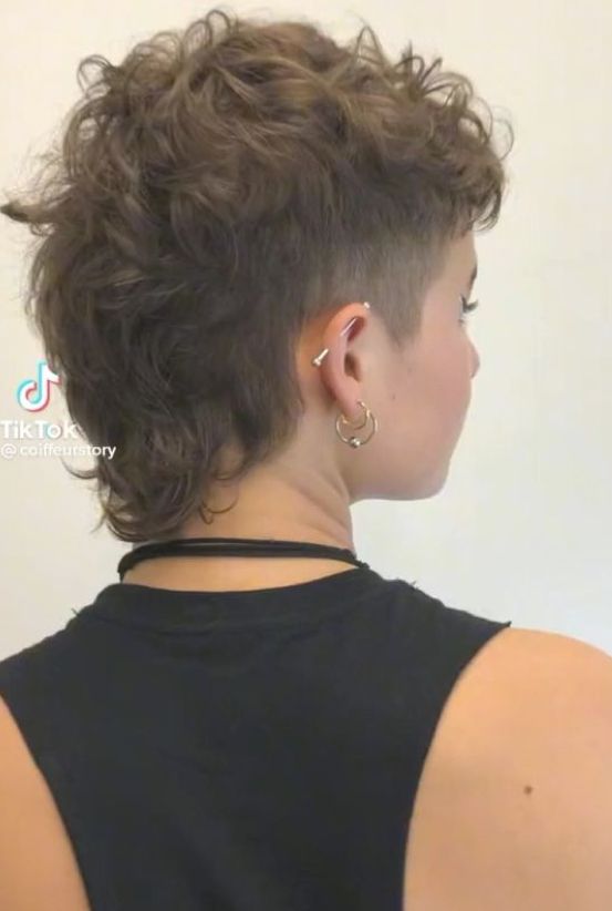 Haircut According To Face, Haircut According To Face Shape, Queer Haircut, Haircut Reference, Queer Hair, Mullet Haircut, Mens Haircut, Hair Inspiration Short, Short Curly Haircuts