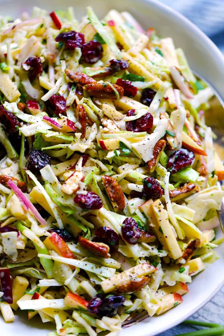 Apple Coleslaw with Cranberries and Pecans - Bowl of Delicious Bbq Thanksgiving Sides, Fall Cabbage Salad, Winter Bbq Side Dishes, Thanksgiving Cold Side Dishes, Xmas Salads Recipes, Make Ahead Potluck Recipes, Christmas Slaw, Cranberries Salad, Salad Cranberries